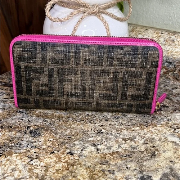🌵Fendi EUC Zucca Wallet w /COA with Pink Trim - Picture 3 of 11